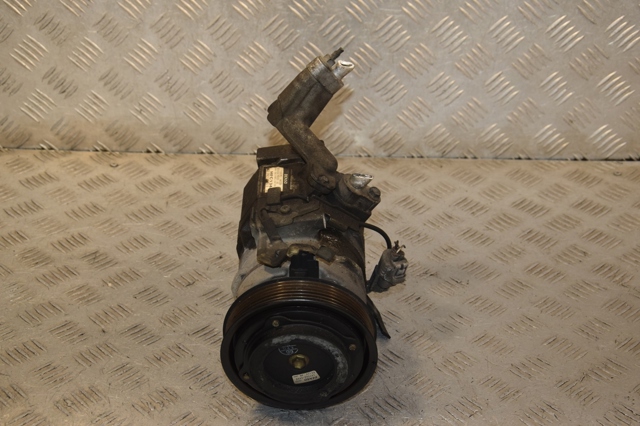 Компресор кліматичної установки 4472203275 TOYOTA