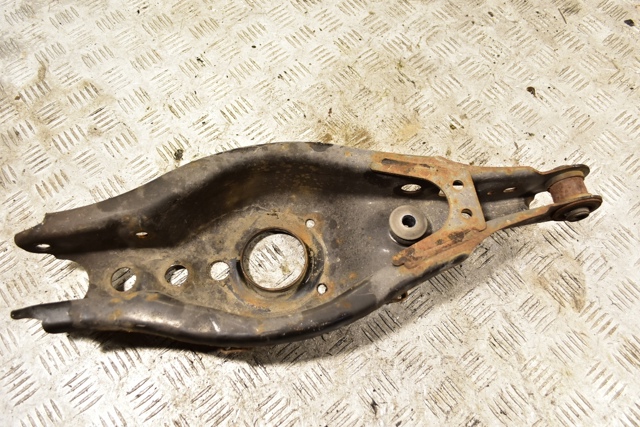 Балансир задній правий 4873005070 TOYOTA