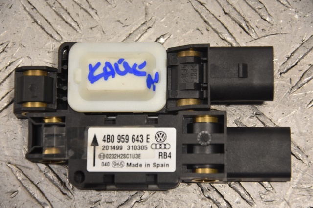 Датчик подушки безпеки 4B0959643E PORSCHE
