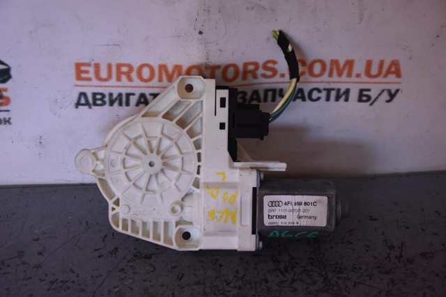 Моторчик склопідйомника двері задніх, лівих 4F0959801C VAG
