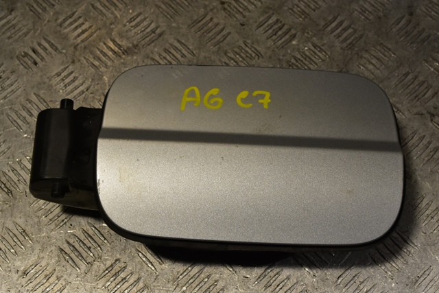 Заливна горловина бензобака 4G0809906 VAG