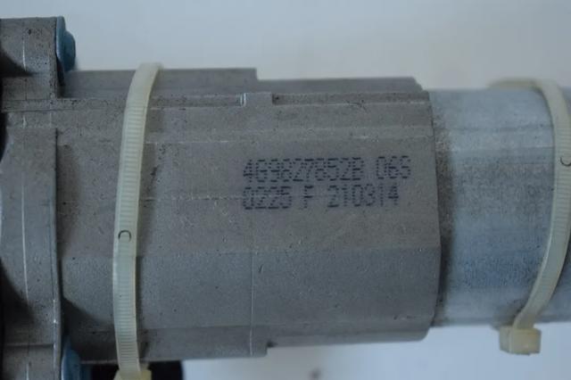 Актуатор замка багажника (задніх дверей) 4G9827852B VAG