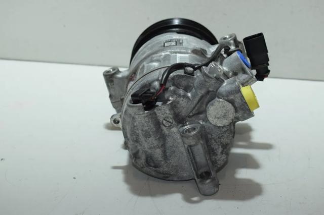 Компресор системи кондиціювання 4M0820803L VAG