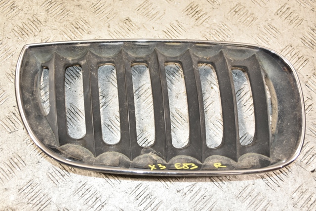 Решітка радіатора права 51133402910 BMW