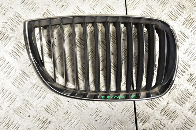 Решітка радіатора права 51137077130 BMW