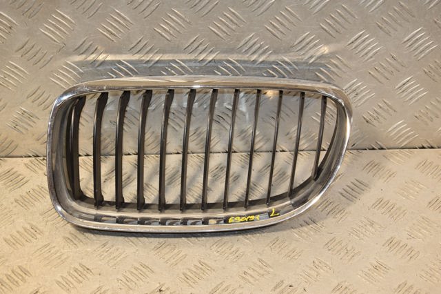 Решітка радіатора ліва 51137201967 BMW