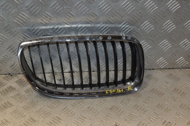 Решітка радіатора права 51137201968 BMW