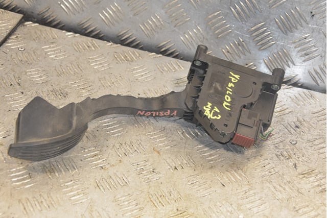 Підаль газу 51852090 FIAT