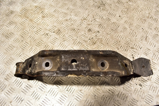 Траверса заднього редуктора, передня 5238048021 TOYOTA