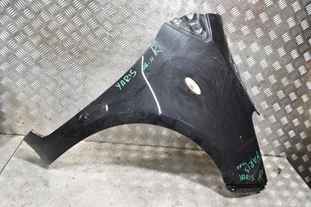 Переднє праве крило 5381152210 TOYOTA