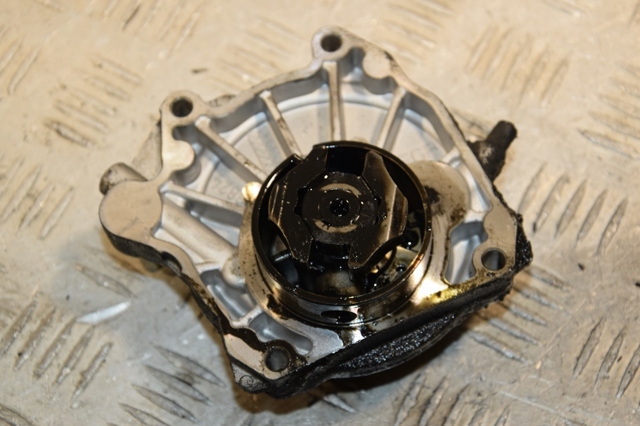 Насос вакуумний 55188660 OPEL