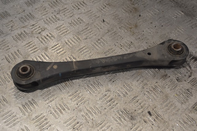 Балансир задній лівий 55250G4AA0 HYUNDAI