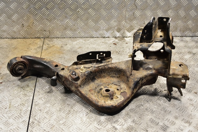 Цапфа поворотна права 555014CA1C NISSAN