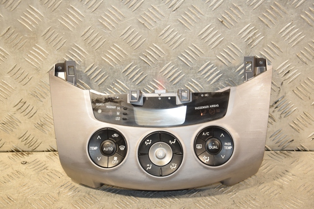 Блок управління режимів опалення / кондиціонування 5590042240 TOYOTA