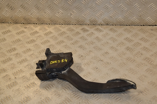 Підаль газу 5801333490 IVECO