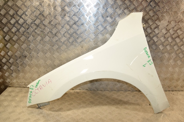 Ліве переднє крило Шкода Октавія III A7