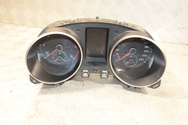 Щиток приладів (комбінація) 5K0920860J VAG