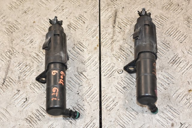 Форсунка омивача фари передньої 5K0955978A VAG