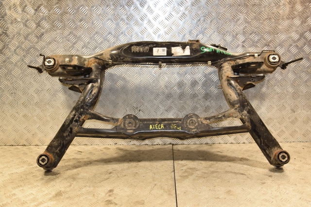 Балка задньої підвіски, підрамник Audi Q3