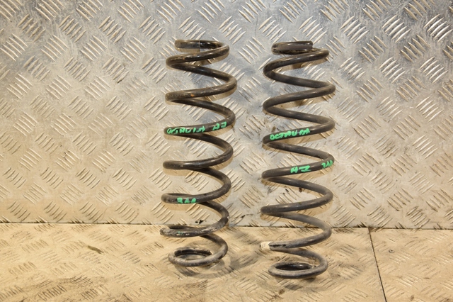 Пружина підвіски задня Audi Q3