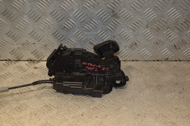 Замок водійських дверей Ауді Ку 3