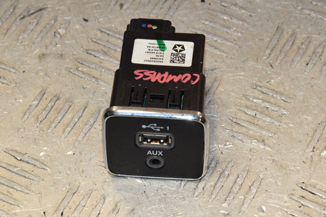 USB-розгалужувач 5XG28DX9AD CHRYSLER