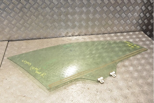 Скло передньої правої двері 61011AJ00A SUBARU