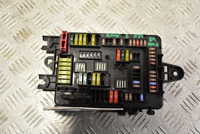 Корпус запобіжників 61149261110 BMW