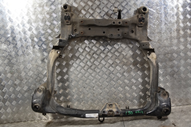 Передня балка 624052L000 HYUNDAI