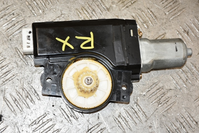 Двигун приводу люка 6326048060 TOYOTA