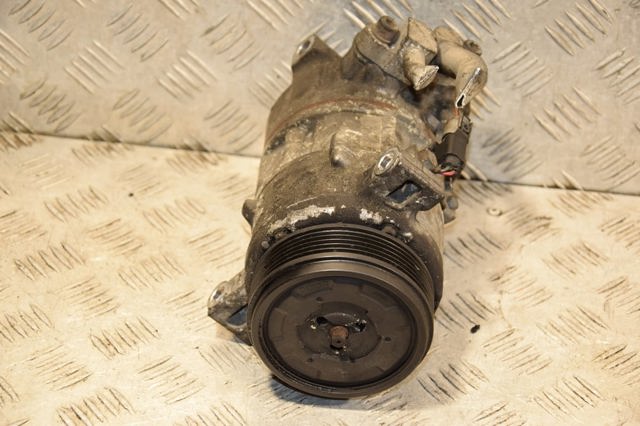 Компресор кліматичної установки 64526935613 BMW