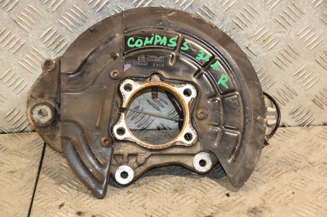 Кулак поворотний правий 68291104AC CHRYSLER