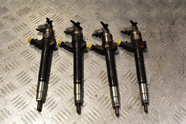 Форсунка дизельна в зборі, розпилювач + тримач 6C1Q9K546AC FORD