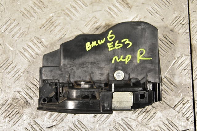 Замок передніх пасажирських дверей 7202146 BMW
