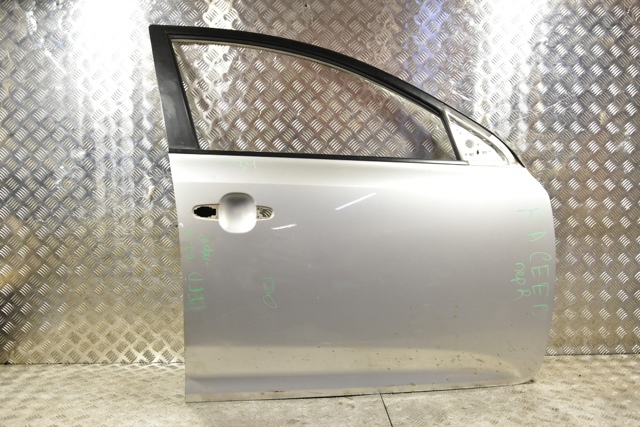 Пасажирські передні двері 760041H000 HYUNDAI