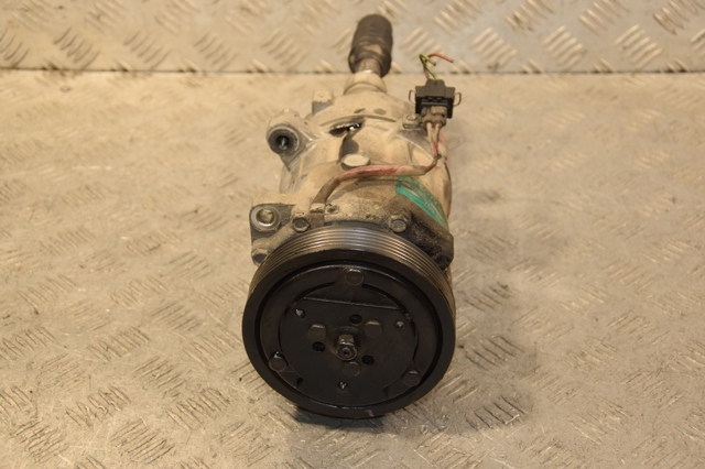 Компресор кондиціонера 7D0820805K VAG
