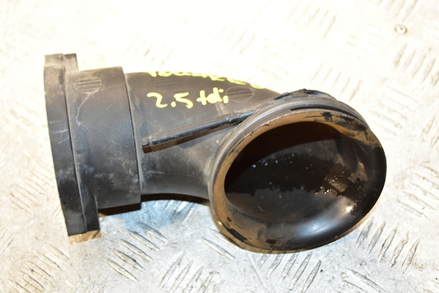 Патрубок повітряний, вихід повітряного фільтра 7L0129533 VAG
