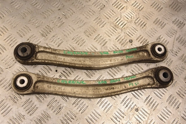 Верхній важіль задньої підвіски правий 7L0505376A PORSCHE