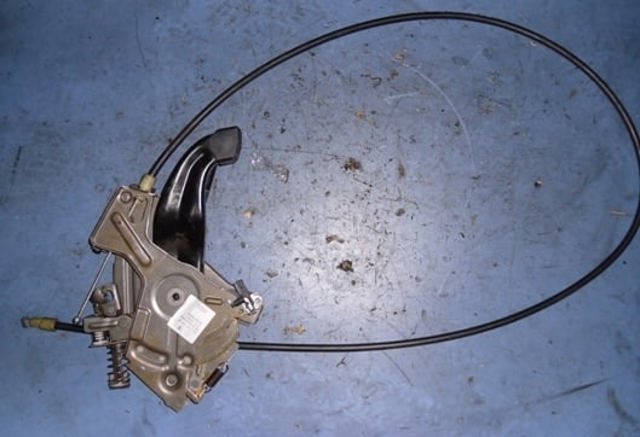 Трос ручного гальма передній 7L0721556 VAG