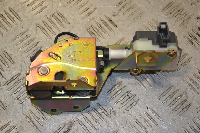Замок скла задньої 3/5-ї двері (ляди) 7L0827506D PORSCHE