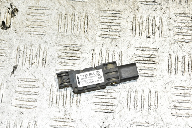 Датчик Ейрбег передній 7L0909606C VAG