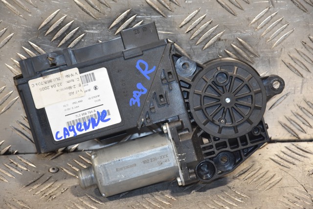 Двигун стеклопод'емника двері задньої, правої 7L0959794A PORSCHE