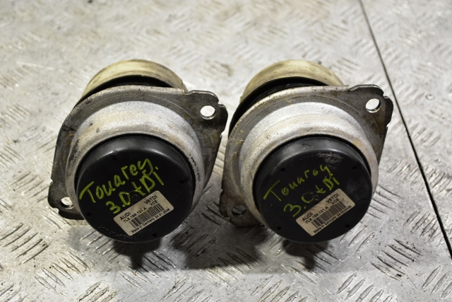Подушка (опора) двигуна лів./прав. 7L6199131 VAG
