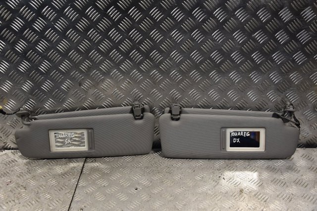 Козирок протисонячний 7L6857552AQ VAG