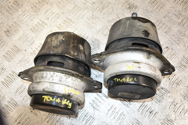 Підвіска двигуна (силового агрегату) 7L8199131A VAG