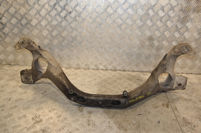 Балка кріплення двигуна 7L8199207A VAG