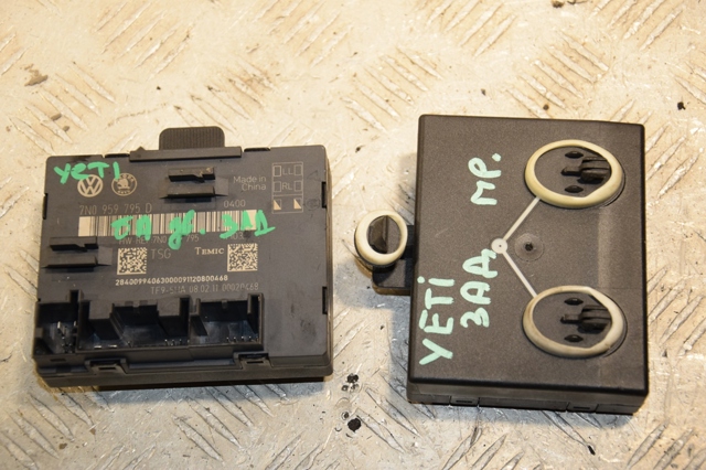Блок комфорту задніх дверей 7N0959795D VAG