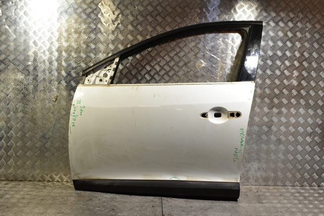 Водійські двері 801011761R RENAULT