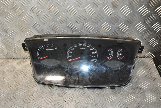 щиток приладу 8021009050 SSANG YONG