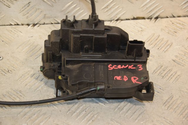 Замок двері правої передньої 805020006R RENAULT